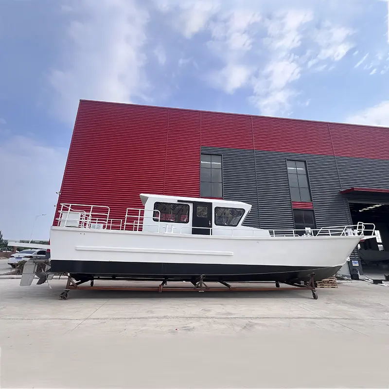 13.8m isikebhe esihamba ngezinyawo