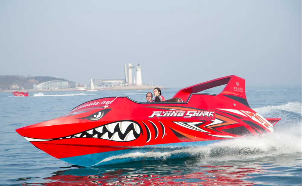 Imaphi amandla ayingqayizivele i-jet boat enawo ngaphezu kwezikebhe zejubane ezijwayelekile